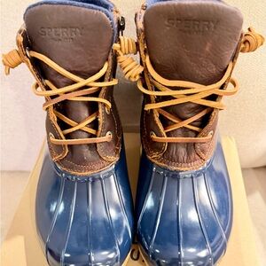 Sperry Saltwater Duck Boots Women’s 7.5 Tan/Navy | Like New w/ Box